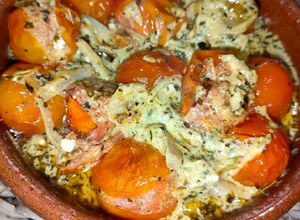 Foto principal de Tomates cherry asados con queso feta, cebolla y especias