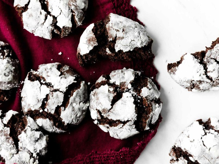 Langkah Mudah untuk Menyiapkan Yuk Bikin Double Chocolate Crinkle Cookies Yang Gak Perlu Ribet Anti Gagal