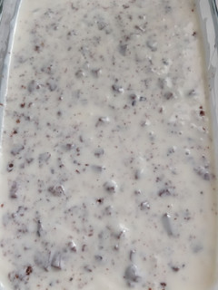 Una foto de Helado de yogur griego de stracciatella con chocolate crunch