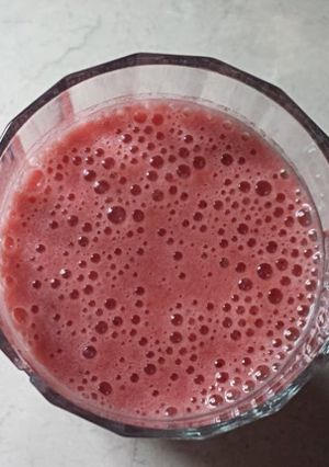 A picture of Orange Julius strawberry and banana smoothie copycat.