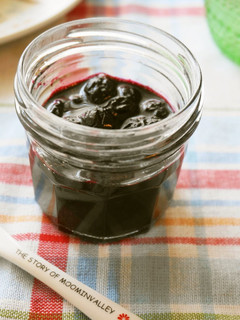 A picture of Reduced Sugar Blueberry Jam Easily Made in the Microwave.