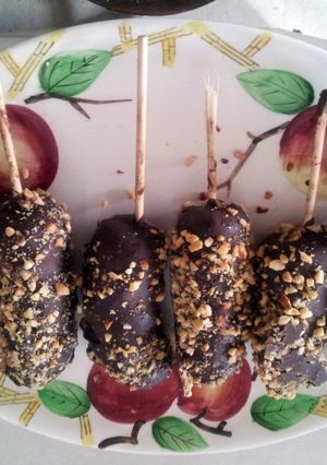 A picture of Mom 's chocolate nut bananas.