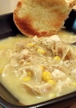 A picture of low calorie - quick creamy chicken noodle soup.