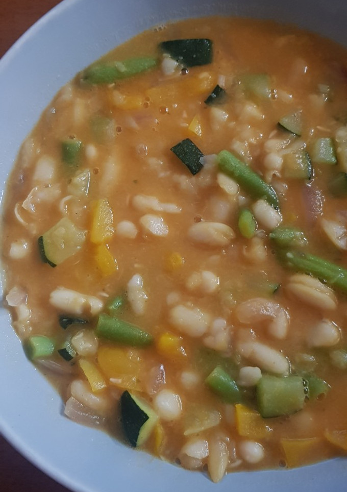 Una foto de Alubias cremosas con verduras