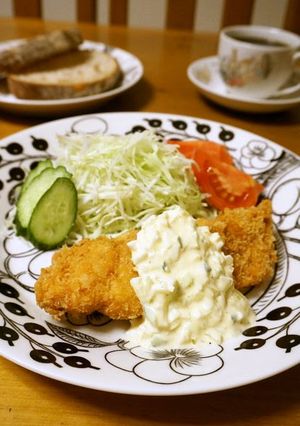 A picture of Crispy & Delicious Deep-Fried Salmon and Tartare Sauce.