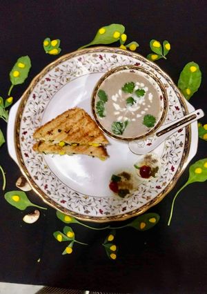 A picture of Cream of Mushroom Soup With Spinach-Methi Egg Sandwich.