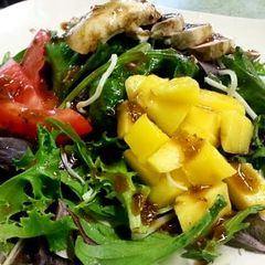 A picture of Delicious 5 minute salad.
