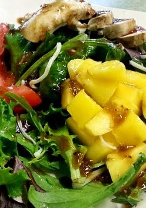 A picture of Delicious 5 minute salad.
