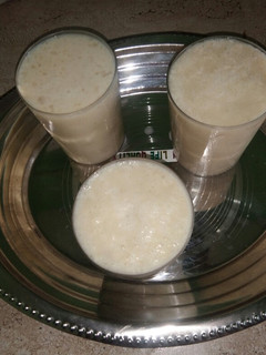 ठंडाई फ्लेवर्ड बनाना शेक (Thandai flavored banana shake recipe in Hindi) रेसिपी मुख्य फोटो