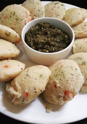 A picture of Rawa veggie idli.