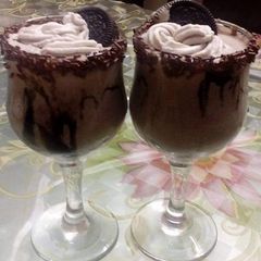 A picture of Oreo milk shake.