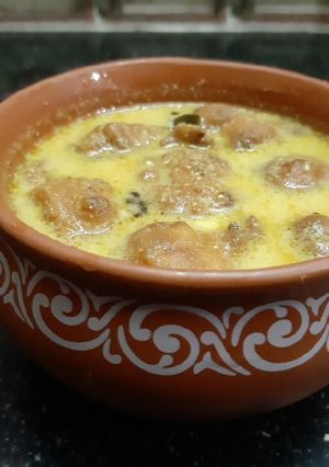 A picture of Kadhi pakodi.