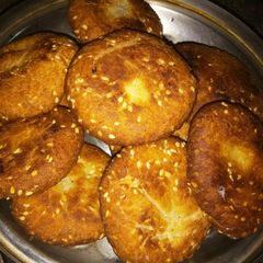 A picture of Milk Mathri.