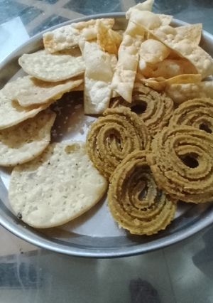 ચકરી ફરસી પૂરી ચોળાફળી રેસીપી મુખ્ય ફોટો