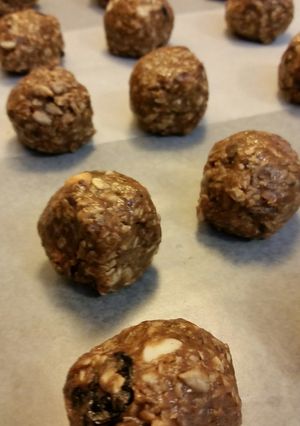 A picture of Peanut Butter Super Spheres.