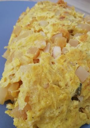Une photo de Omelette aux poireaux et pomme de terre (reste de farce de tarte
