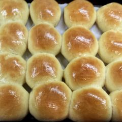 A picture of Parker House Rolls.
