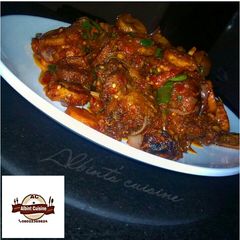 A picture of Chicken with veggies and plantain.