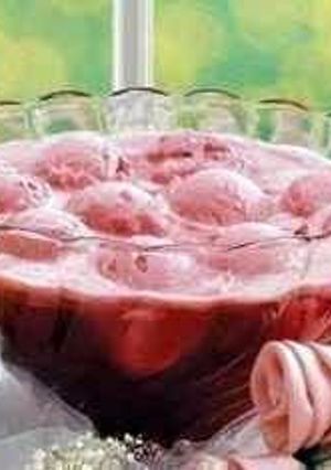 A picture of Pink Lemonade Punch.