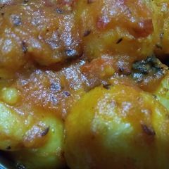 A picture of Aaloo matar curry.