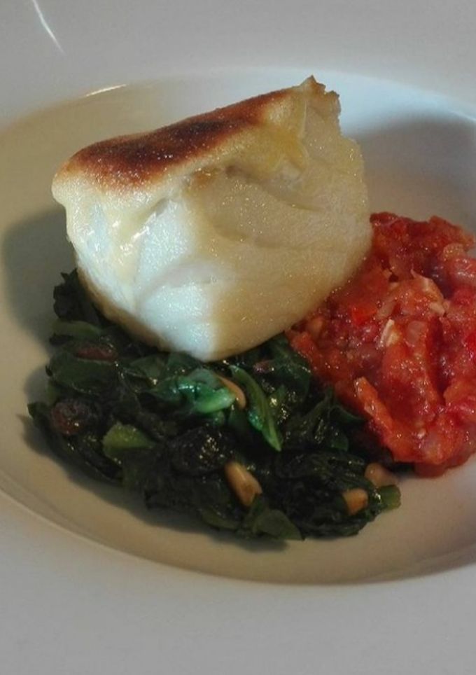 Una foto de Bacalao gratinado con dos sofritos
