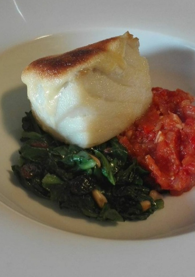 Una foto de Bacalao gratinado con dos sofritos