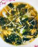 Canh rong biển trứng gà, nấm kim châm