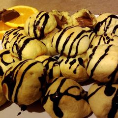 A picture of Orange chocolate puffs.