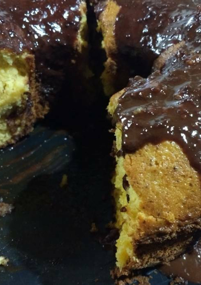 Una foto de Budín de mandarinas bañado en chocolate