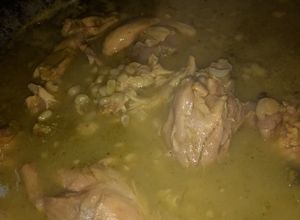 Una foto de Pozolillo Verde de Pollo y Cerdo estilo Jalisco