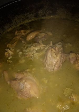Una foto de Pozolillo Verde de Pollo y Cerdo estilo Jalisco