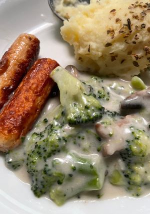 Foto resep Creamy broccoli & mushroom with sausages
