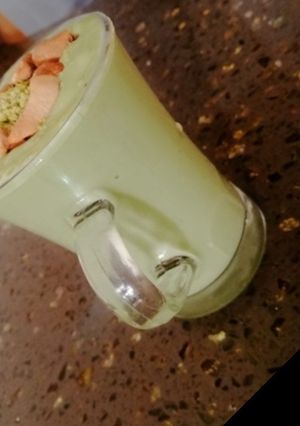 صورة لوصفة سموثي الافوكادو مع حليب اللوز
