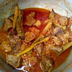 A picture of Achar Ghosht.
