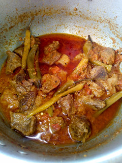 A picture of Achar Ghosht.