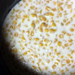 A picture of cream style corn.