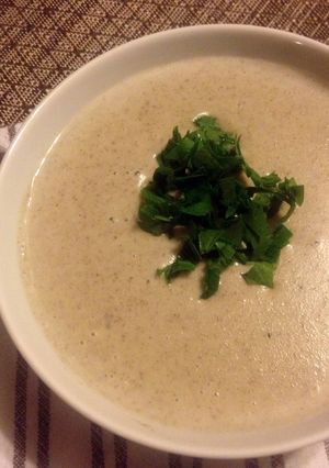 A picture of Healthy Cream Mushroom Soup.