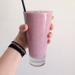 A picture of Banana, Berry and Oats Smoothie!.