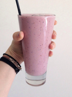 A picture of Banana, Berry and Oats Smoothie!.