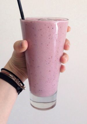 A picture of Banana, Berry and Oats Smoothie!.