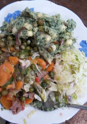 A picture of Mukimo, fried peas and steamed cabbage.