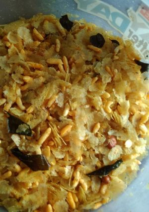 A picture of Poha chivada.