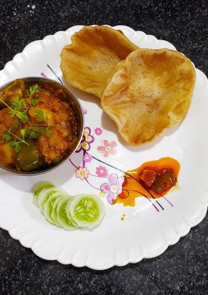फ्राईडआलू विथ शिमला मिर्च (fried aloo recipe in marathi) रेसिपी चे मुख्य फोटो 