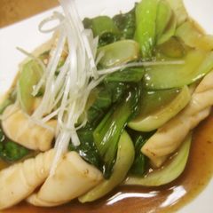 A picture of Chinese Style Squid & Bok Choy with Oyster Sauce.