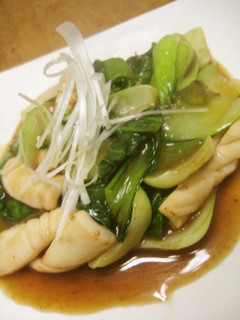 A picture of Chinese Style Squid & Bok Choy with Oyster Sauce.