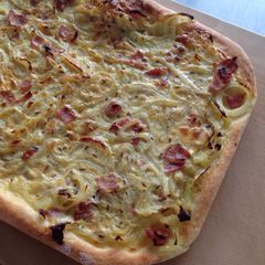A picture of Schwäbisch Zwiebelkuchen (Southern German Onion Tart).