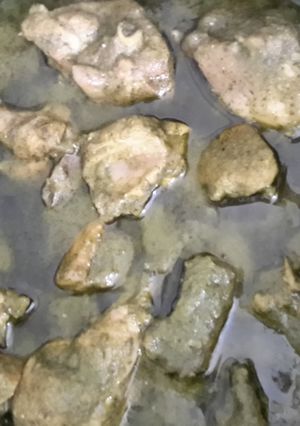 A picture of Chicken in Green masala..
