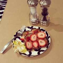 A picture of Toast & Scrambled eggs.