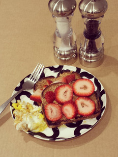 A picture of Toast & Scrambled eggs.