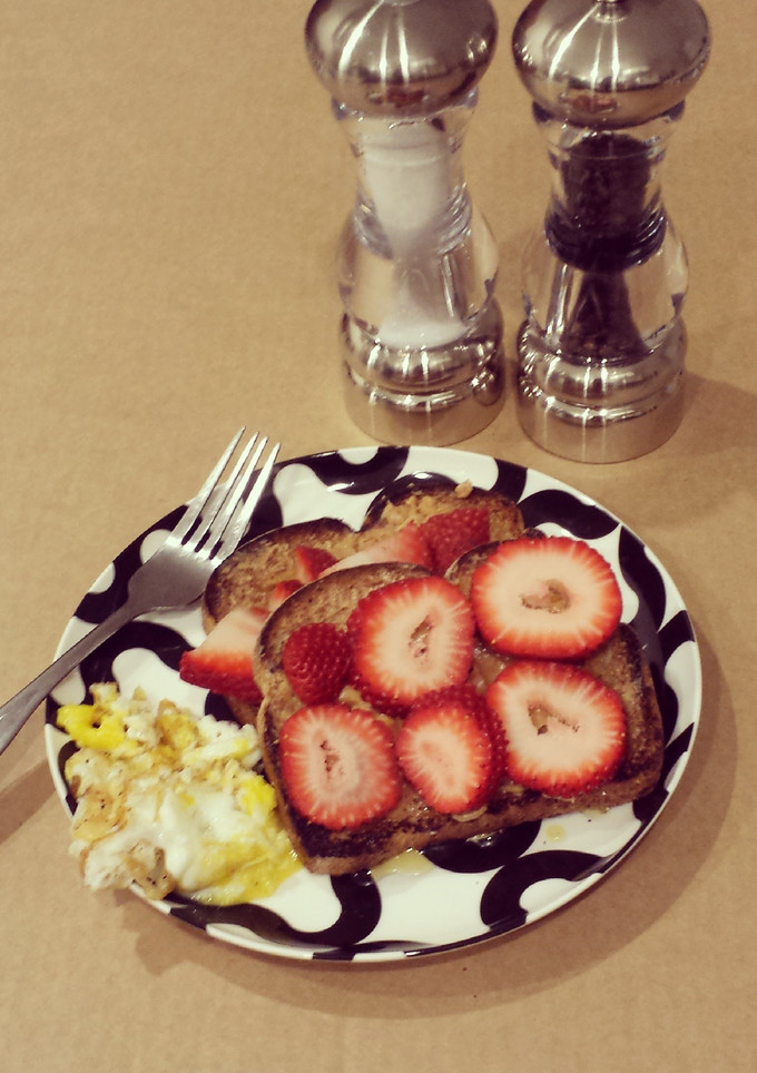 A picture of Toast & Scrambled eggs.